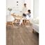 Zwei Personen frühstücken am Tisch. Vinyl-Fussbodenbelag TUSCAN PINE