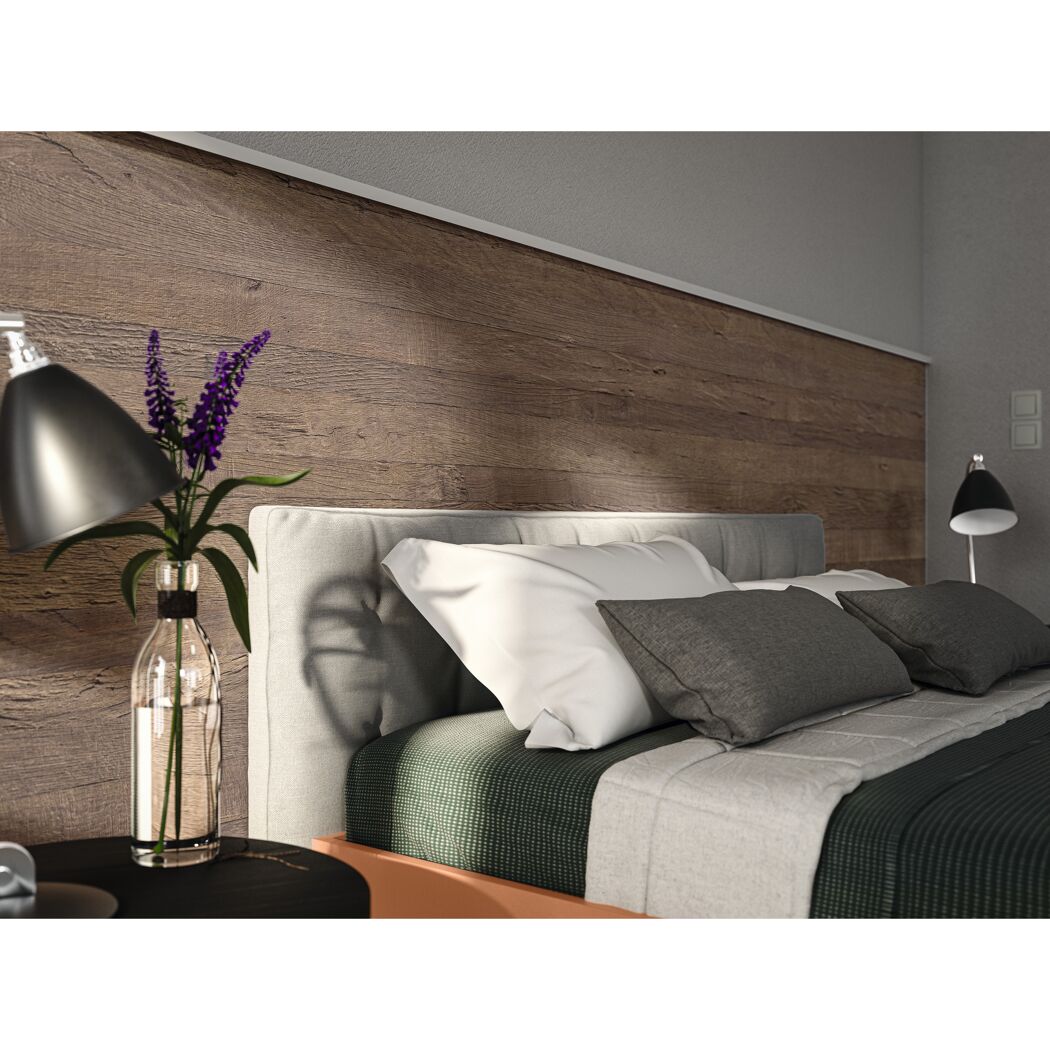 Bett mit Holzpaneel