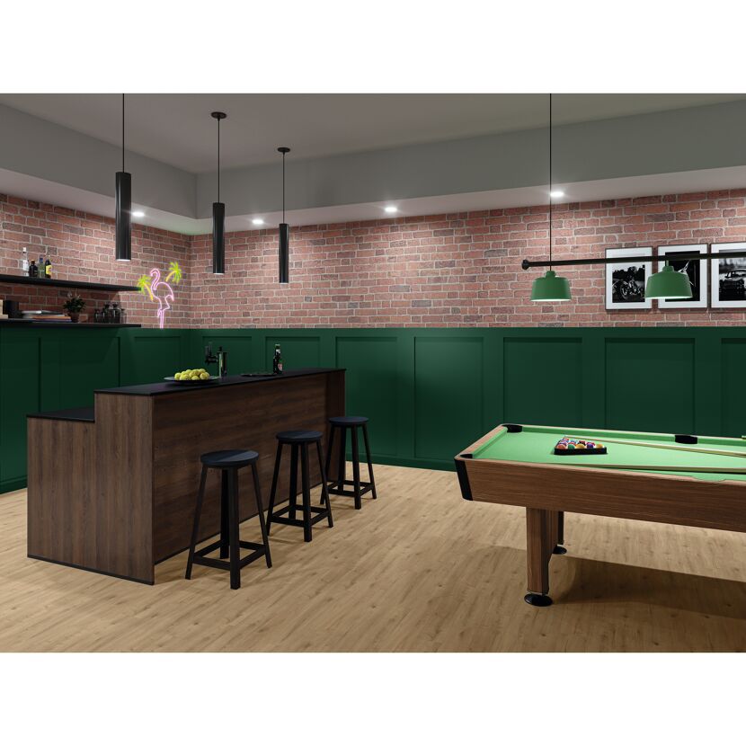 Billardtisch und Bar in einem Raum