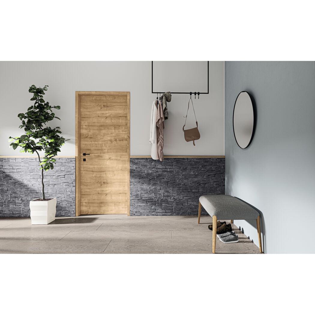 Eingangsbereich mit grauer Steinwand