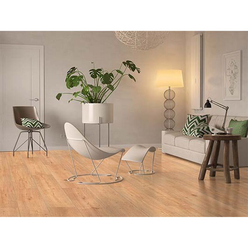 Wohnzimmer mit Laminatboden in Eiche hell