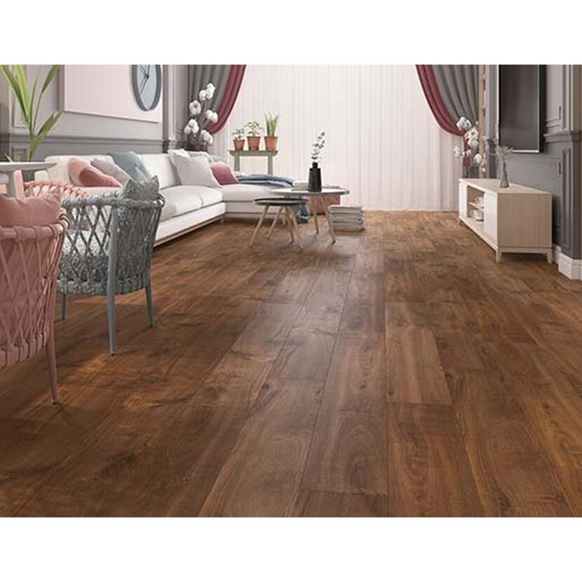 Wohnzimmer mit Laminatboden in Eiche Avana
