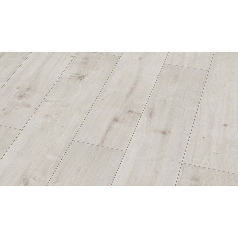Helles Laminat Eiche Lyon verlegt