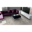 Wohnzimmer mit Laminatboden in Beton-Kiefer-Optik