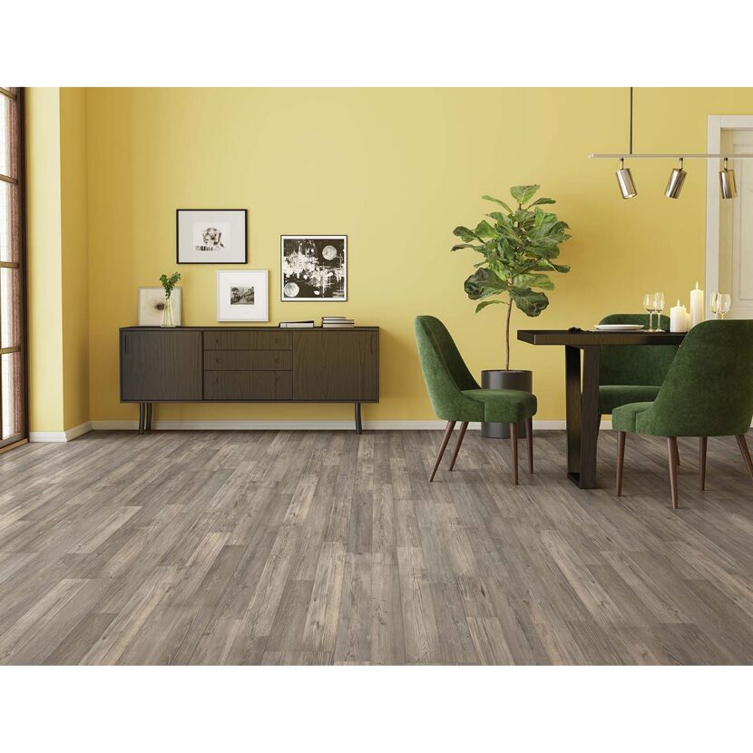 Esszimmer mit grauem Laminatboden in Holzoptik