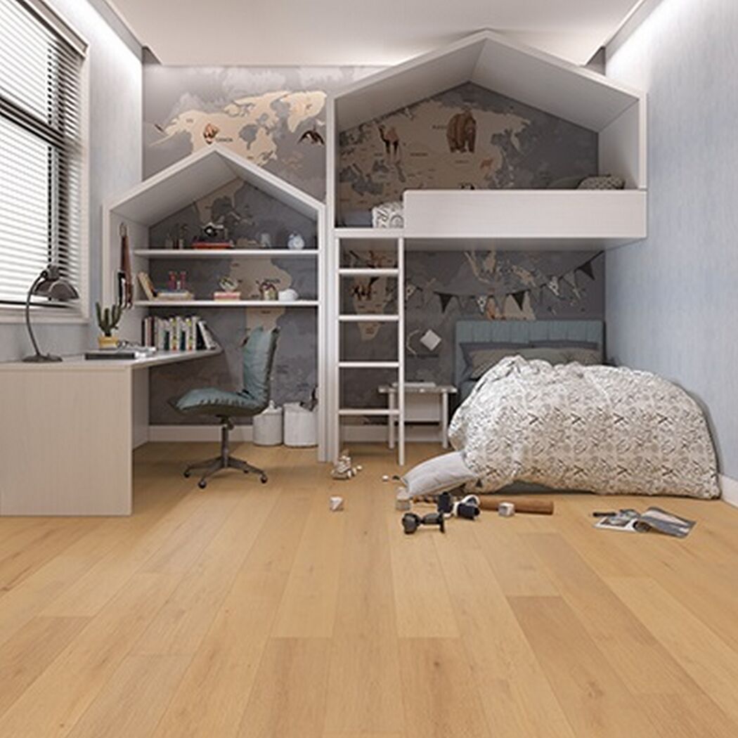Kinderzimmer mit hellem Holzfußboden und Hochbett