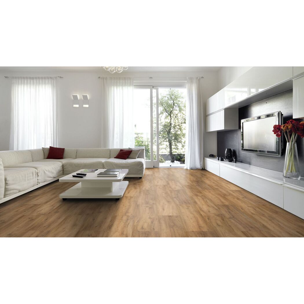 Wohnzimmer mit Laminat in Eiche Natur