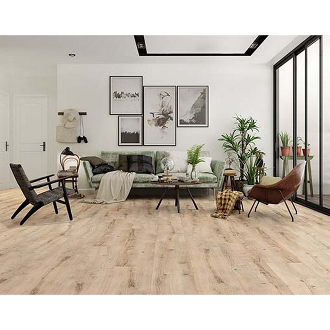 Wohnzimmer mit hellem Laminatboden in Beige