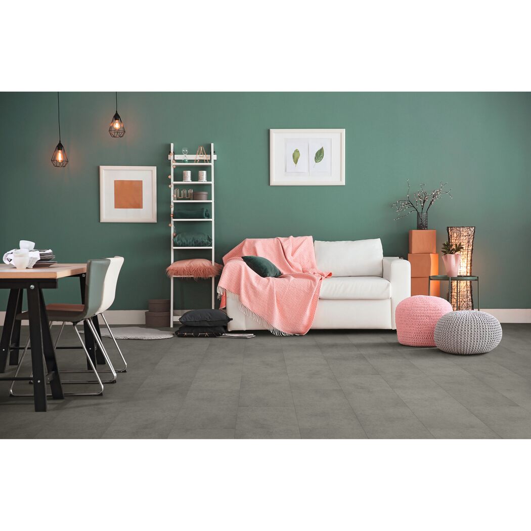 Wohnzimmer mit grauem Vinylboden