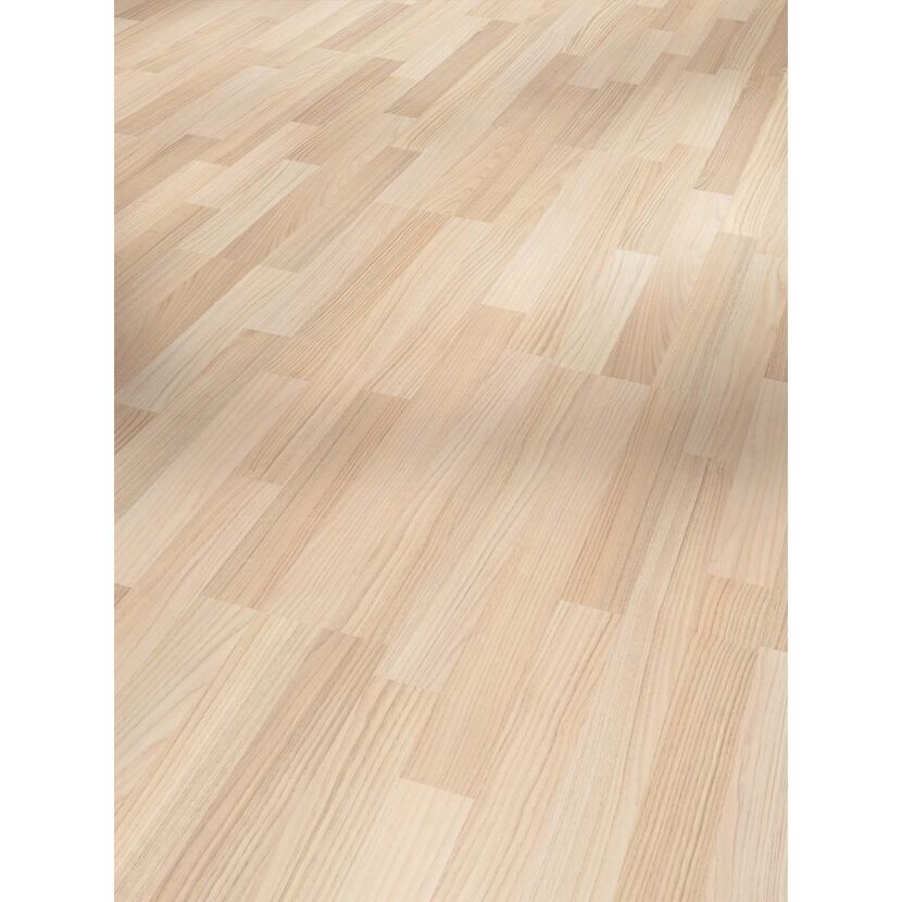 Helles Laminat Esche geschliffen