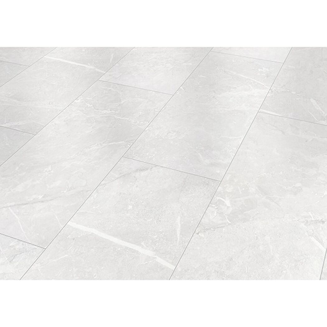 Weißer Laminatboden in Fliesenoptik