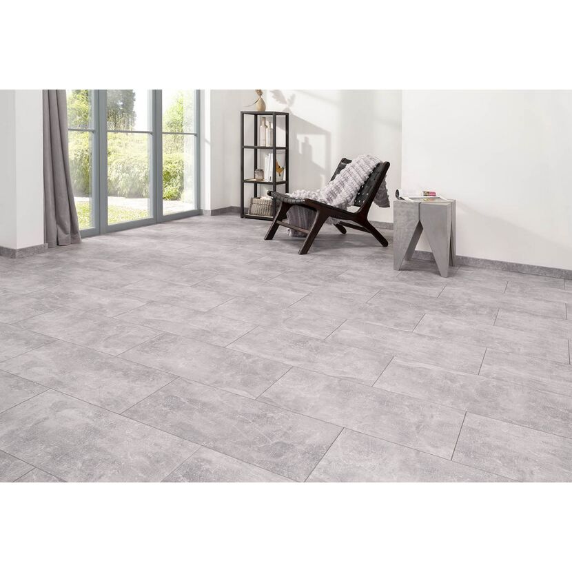 Heller Laminatboden in Estrich-Optik