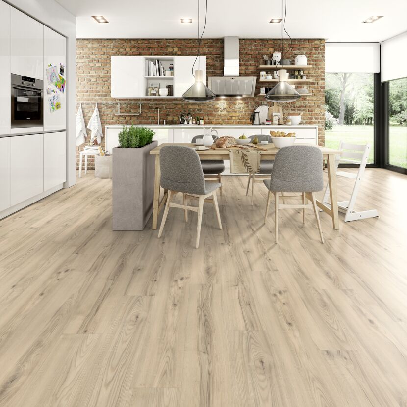 Wohnküche mit Designboden Timbara Eiche