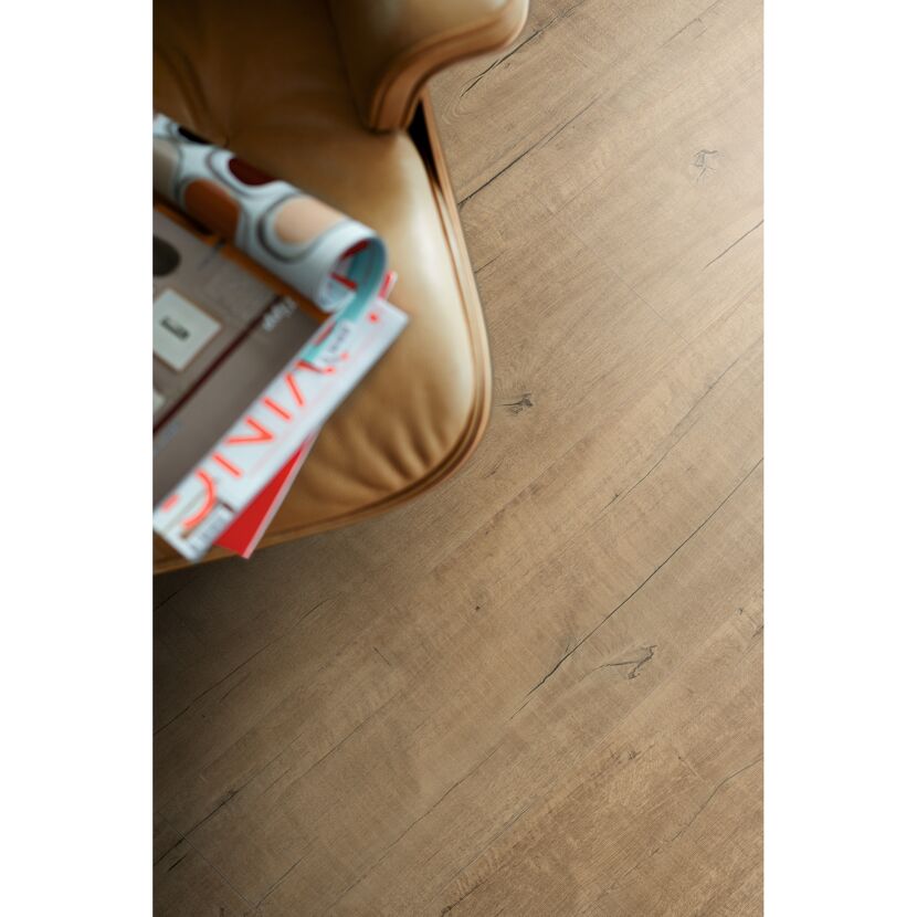 Heller Laminatboden in Holzoptik