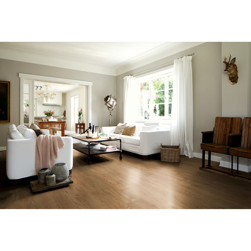 Wohnzimmer mit Laminat in Limerick Eiche Honig