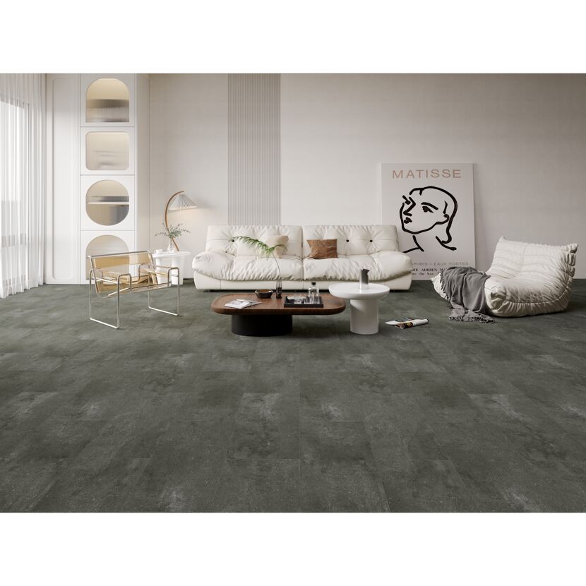 Wohnzimmer mit dunklem Vinylboden in Fliesenoptik