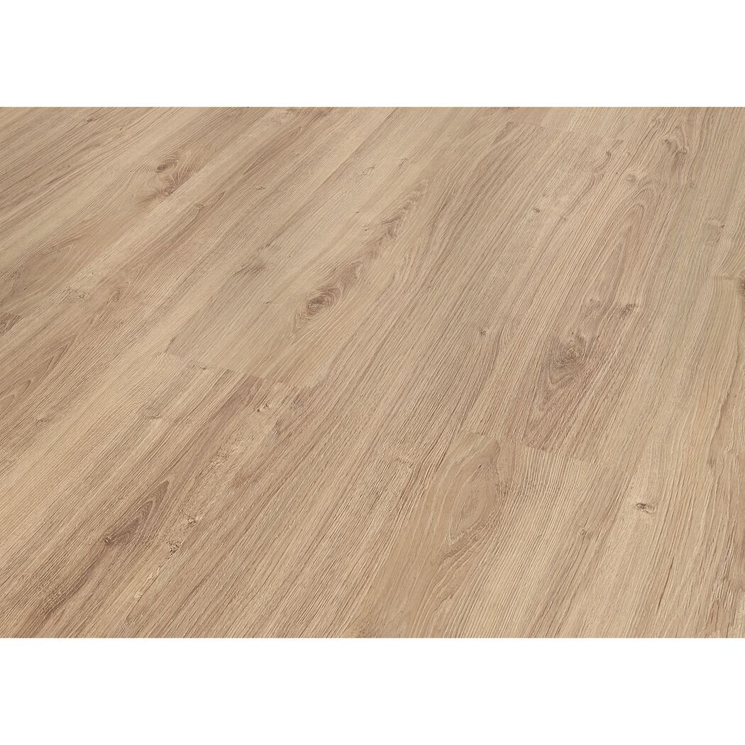 Heller Laminatboden in Holzoptik