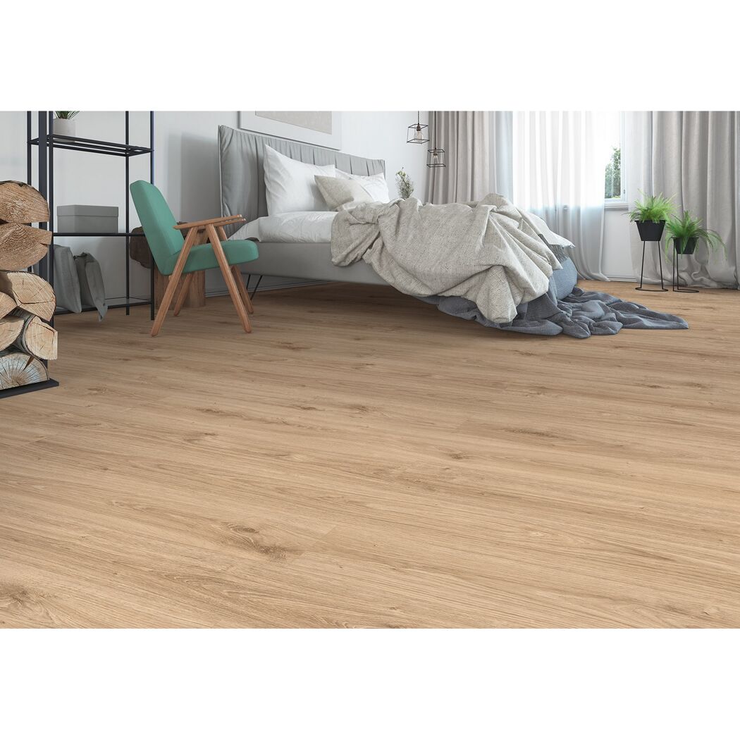 Helles Laminat in einem Schlafzimmer