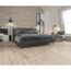 Schlafzimmer mit hellem Laminatboden