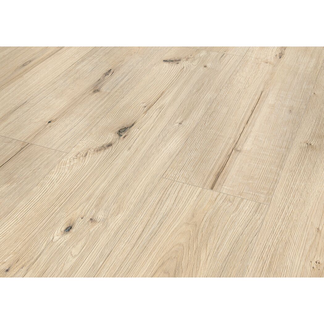 Heller Laminatboden in Holzoptik