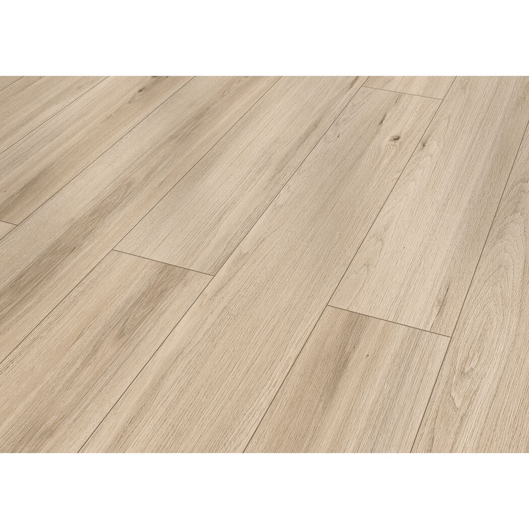 Heller Laminatboden mit Holzmaserung