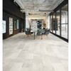 Heller Laminatboden in Loft-Wohnung