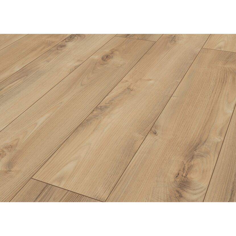 Heller Laminatboden mit Holzmaserung