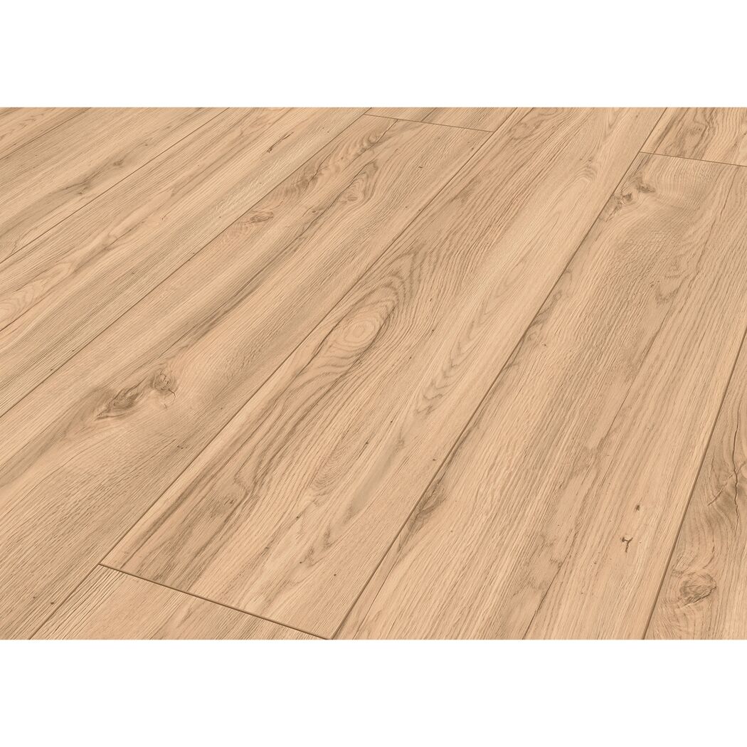 Heller Laminatboden in Holzoptik
