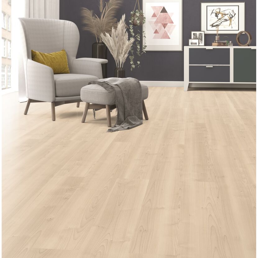 Heller Laminatboden in Holzoptik