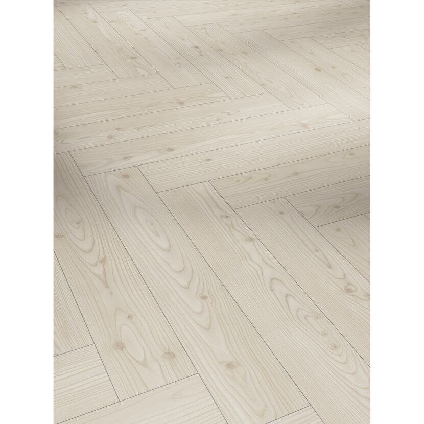 Heller Holzboden in Fischgrätmuster