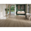 Modernes Badezimmer mit Badewanne und Dusche