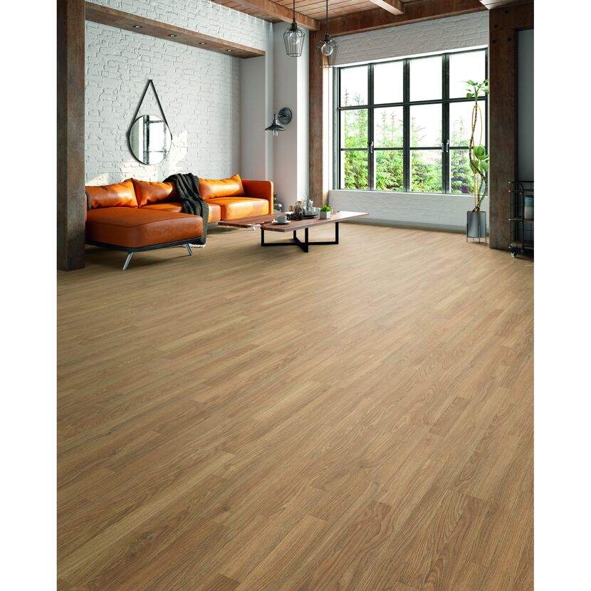 Heller Laminatboden in Holzoptik