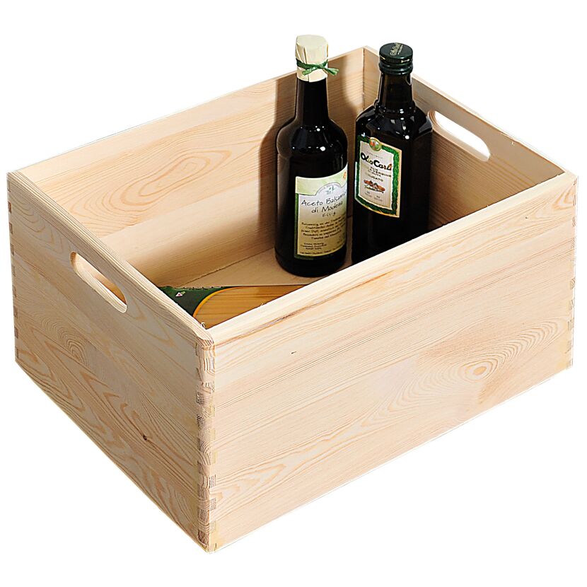Holzkiste mit Olivenöl, Essig und Nudeln