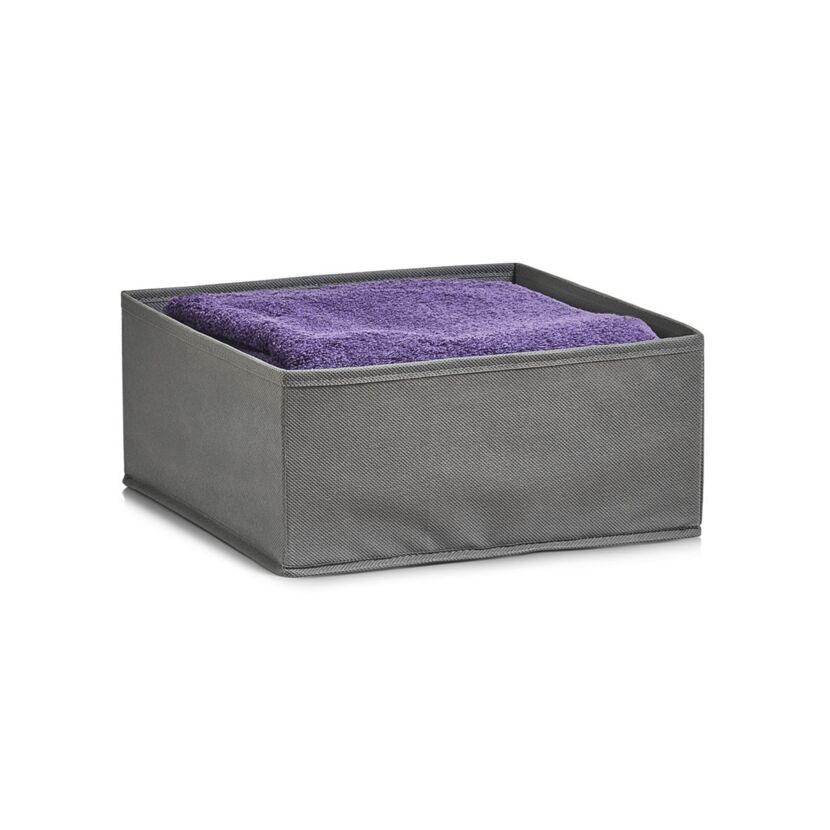 Graue Aufbewahrungsbox mit lila Handtuch