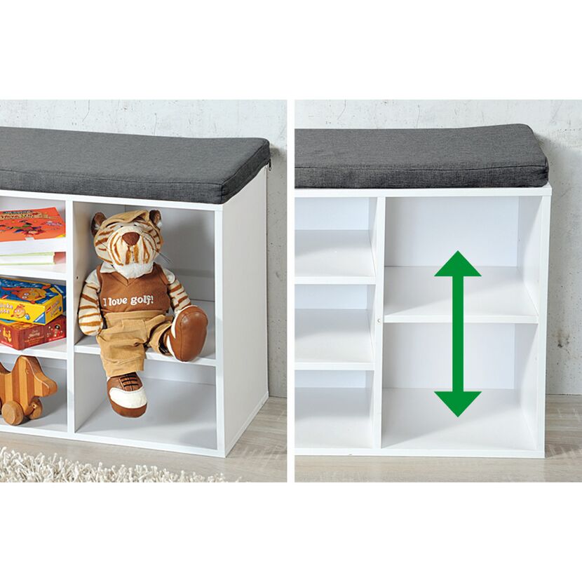 Weißer Schuhschrank mit grauem Sitzkissen und verstellbaren Einlegeböden.
