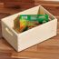 Holzkiste mit Lasagnepackung