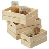 Vier Holzkisten mit Gläsern