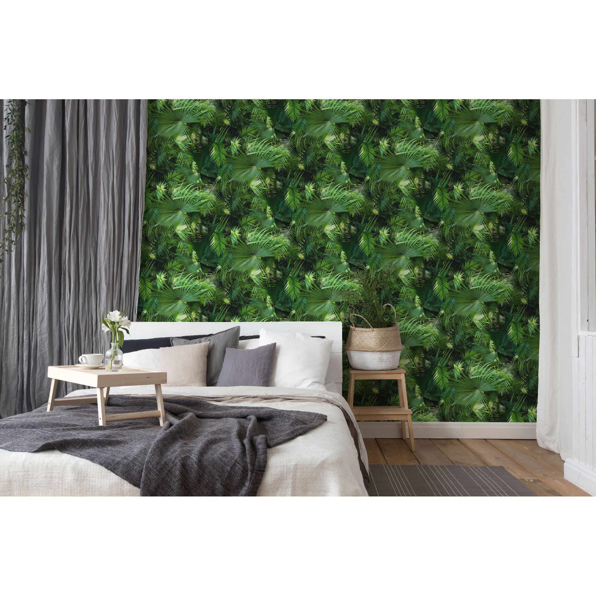 Schlafzimmer mit tropischer Palmen-Tapete