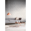 Wohnzimmer mit grauem Sofa, Kupferlampe und Couchtisch