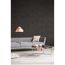 Wohnzimmer mit dunkler Vliestapete, Sofa und Tisch