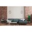 Wohnzimmer mit Ledersofa und Backsteinwand