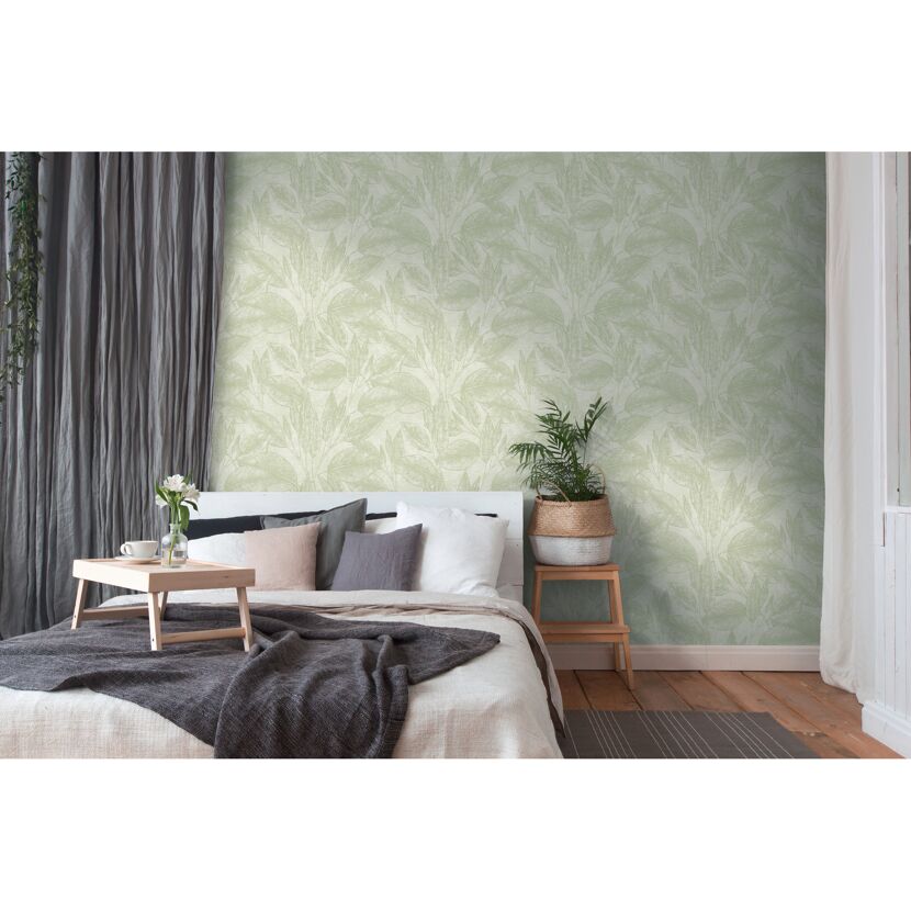 Schlafzimmer mit grün gemusterter Tapete