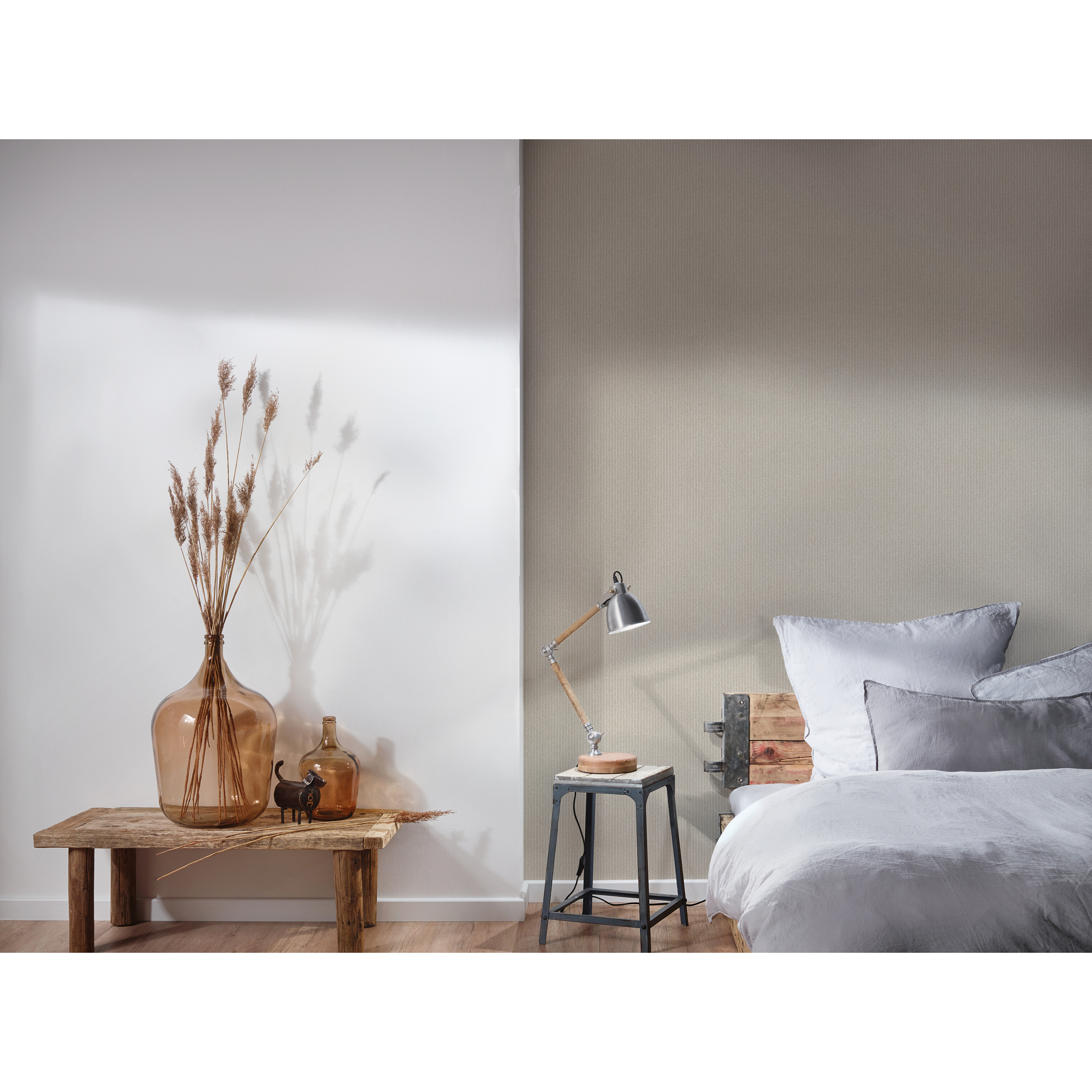 Schlafzimmer mit beigem Vlies New Elegance Uni