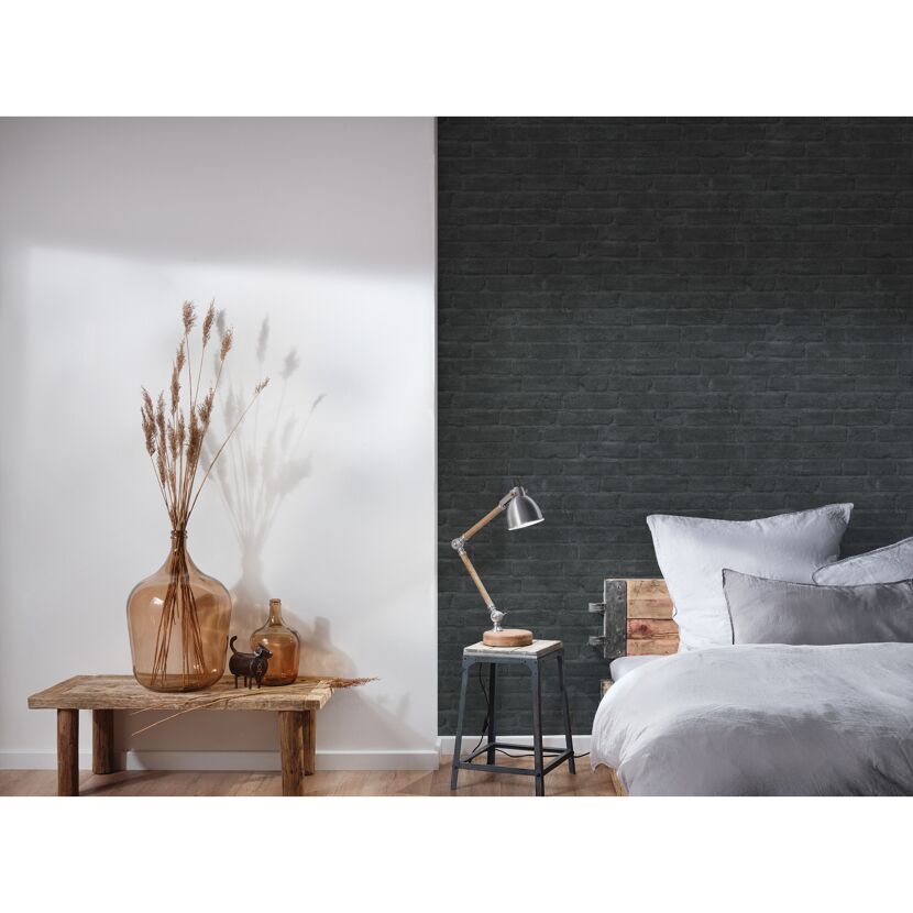 Schlafzimmer mit grauer Vliestapete Industrial Stein