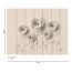 Beige Papierblumen auf beigem Hintergrund