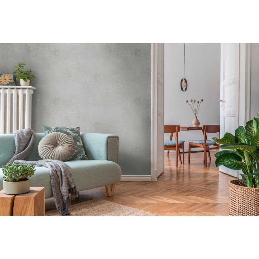 Wohnzimmer mit mintgrüner Couch und grauer Vliestapete