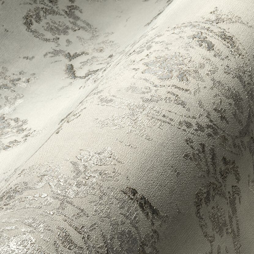 Beige Vliestapete mit silbernen Ornamenten