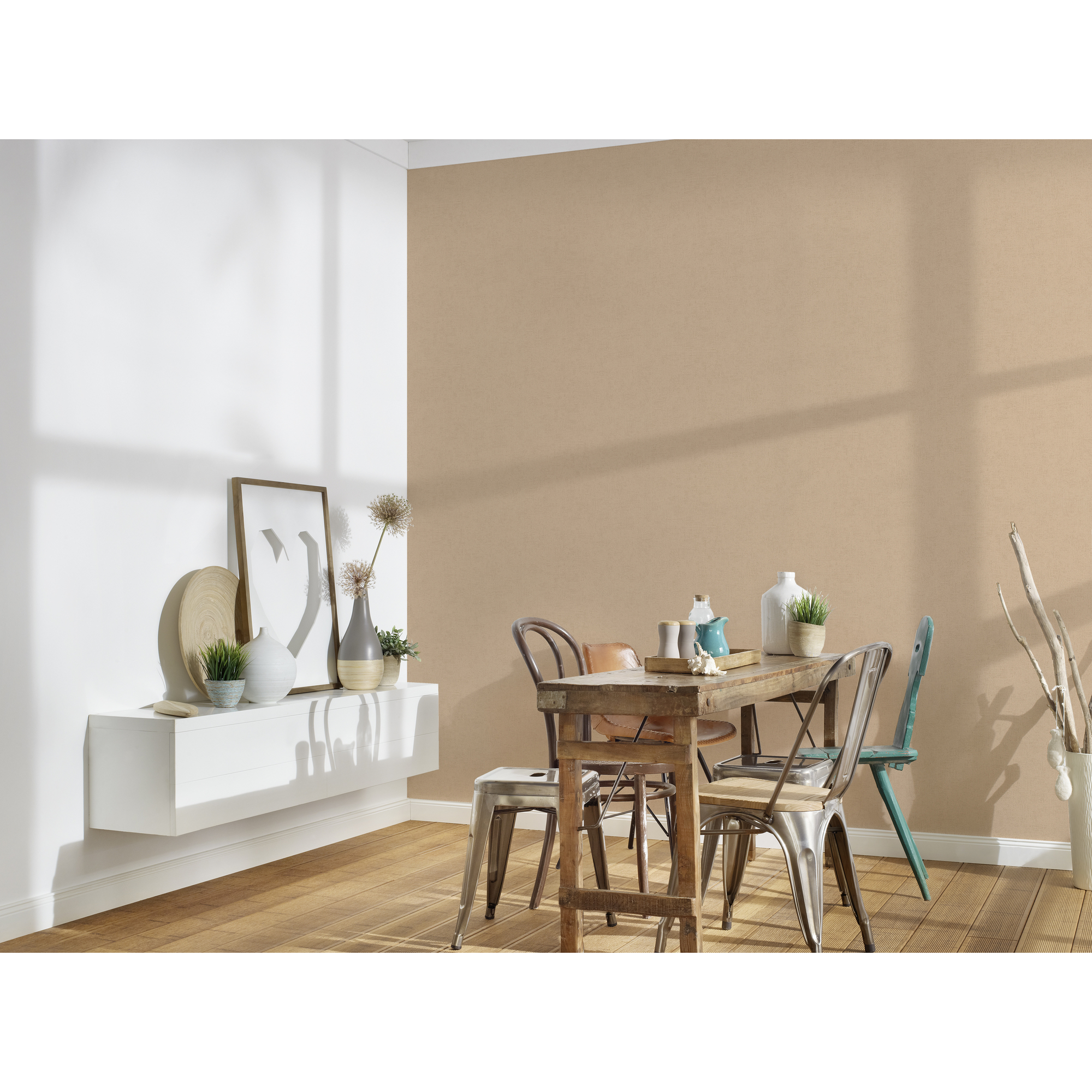 Esszimmer mit beiger Vliestapete Titanium 3