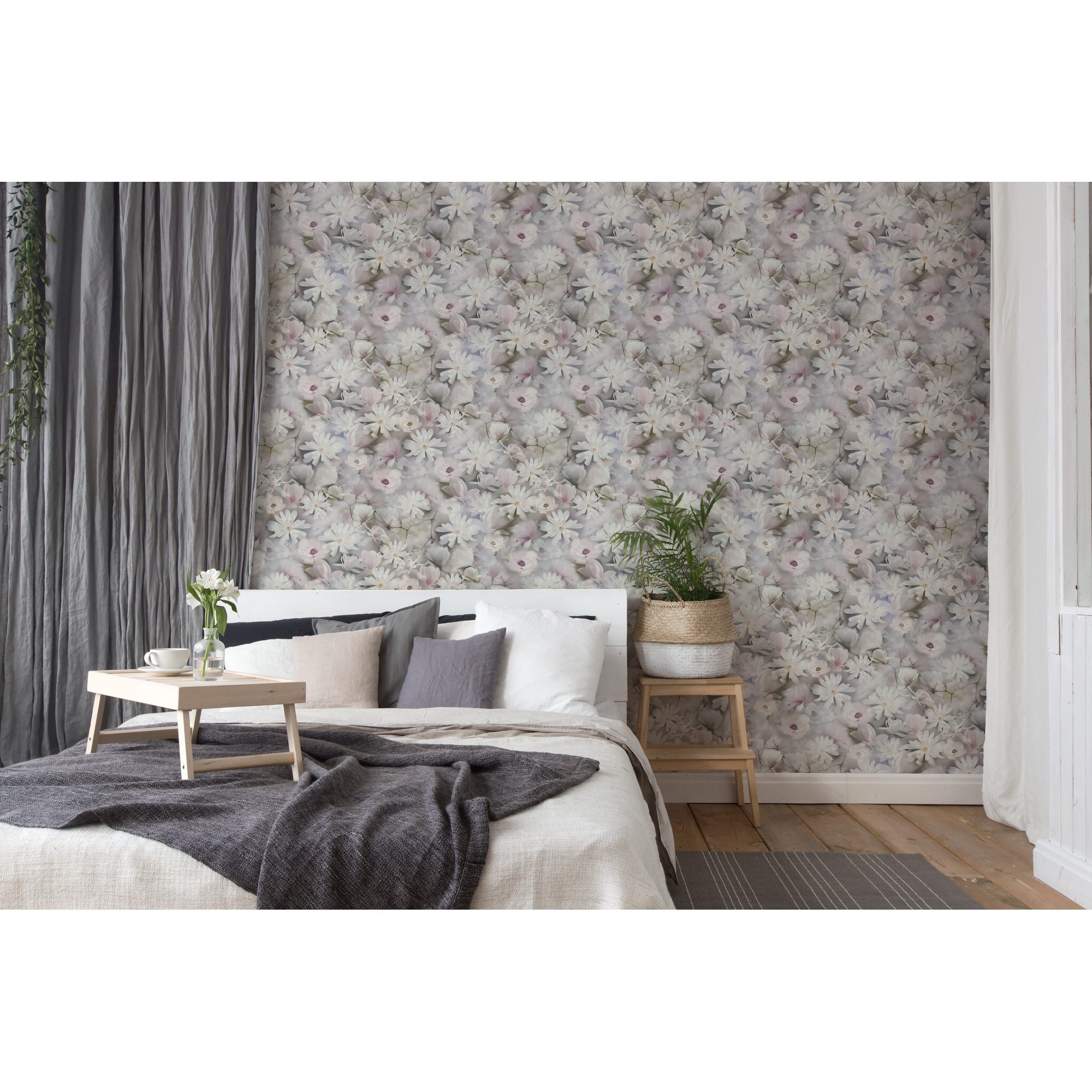Schlafzimmer mit Blumentapete