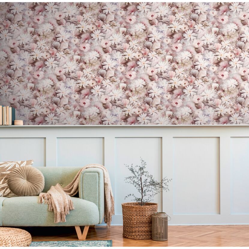 Wohnzimmer mit rosa-weißer Blumentapete
